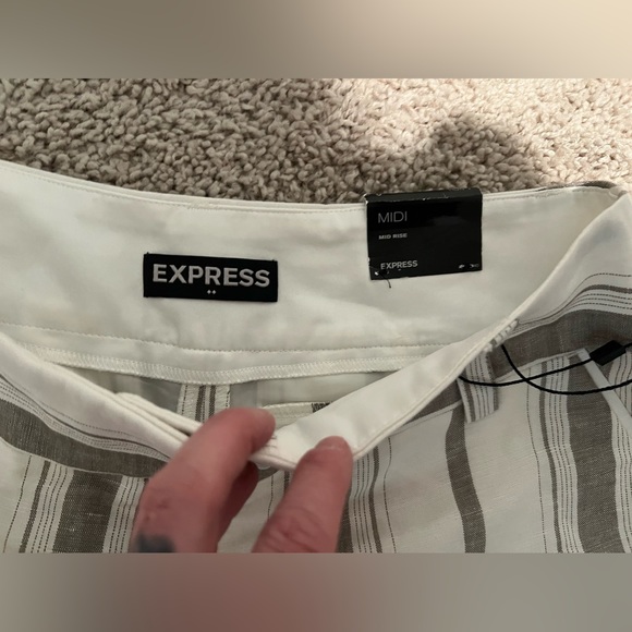 EXPRESS MIDI linen striped shorts size O - Picture 5 of 11